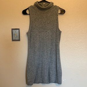 Sleeveless sweater dress - size small